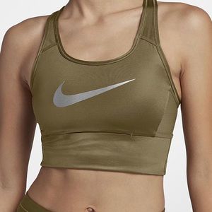 NWOT Nike Women’s pocket sports bra